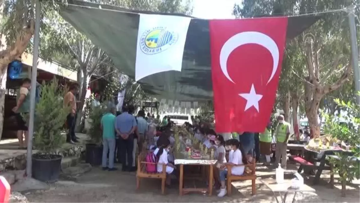 Erdemli'de kırsal mahallelerde yaşayan çocuklar deniz ve tiyatro ile tanıştı