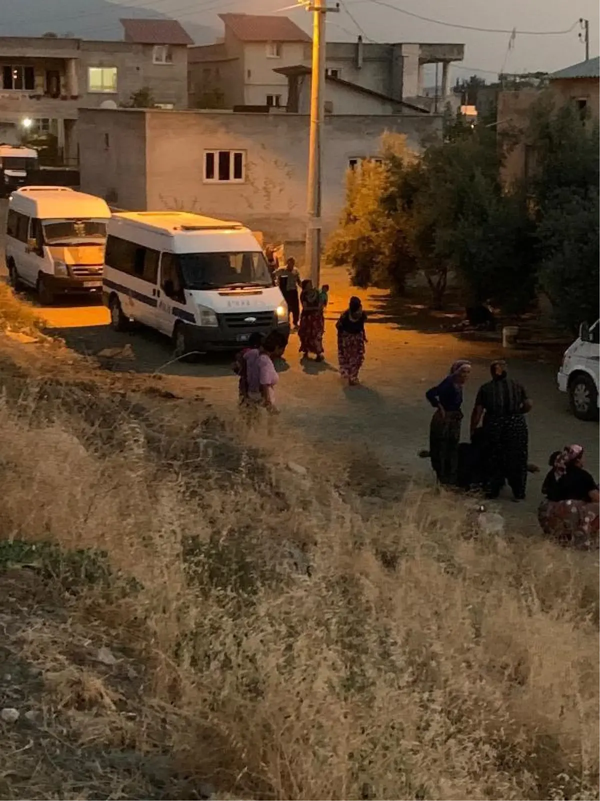 Freni boşalan minibüsün altında kalan Eren hayatını kaybetti