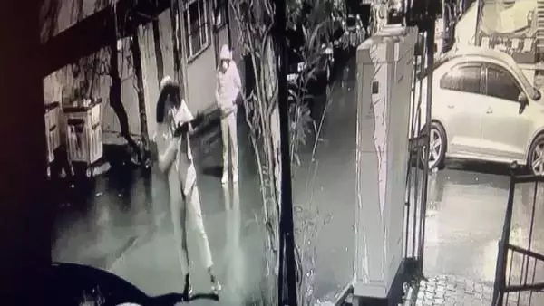 Son dakika haberi! GAZİOSMANPAŞA'DA TEKEL BAYİSİNE POMPALI SALDIRI KAMERADA