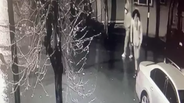 Son dakika haberi! GAZİOSMANPAŞA'DA TEKEL BAYİSİNE POMPALI SALDIRI KAMERADA