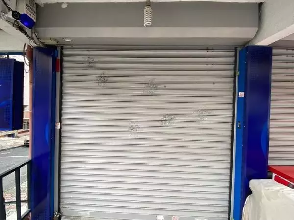 Son dakika haberi! GAZİOSMANPAŞA'DA TEKEL BAYİSİNE POMPALI SALDIRI KAMERADA