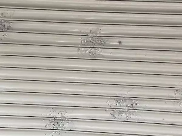 Son dakika haberi! GAZİOSMANPAŞA'DA TEKEL BAYİSİNE POMPALI SALDIRI KAMERADA