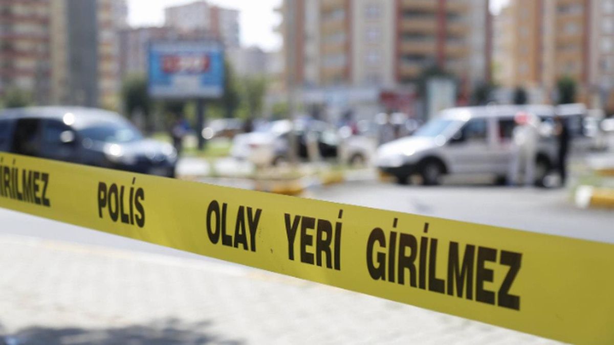 Genç avukat E-5 yolu üzerinde aracın önüne atlayarak intihar etti