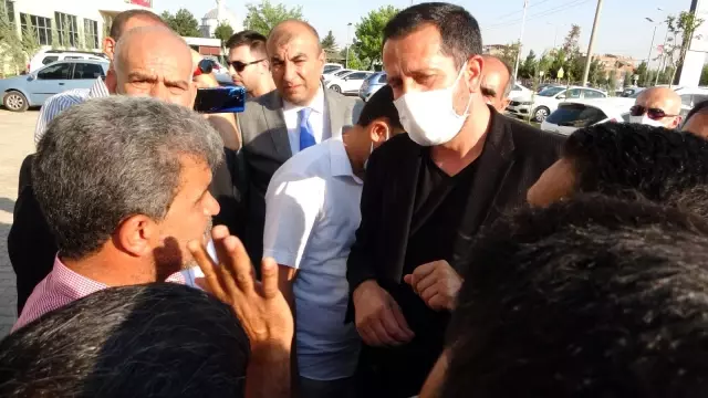 HDP önündeki evlat nöbeti tutan ailelerden CHP'ye sert tepki HDP önündeki evlat nöbeti tutan ailelerden CHP'ye sert tepki