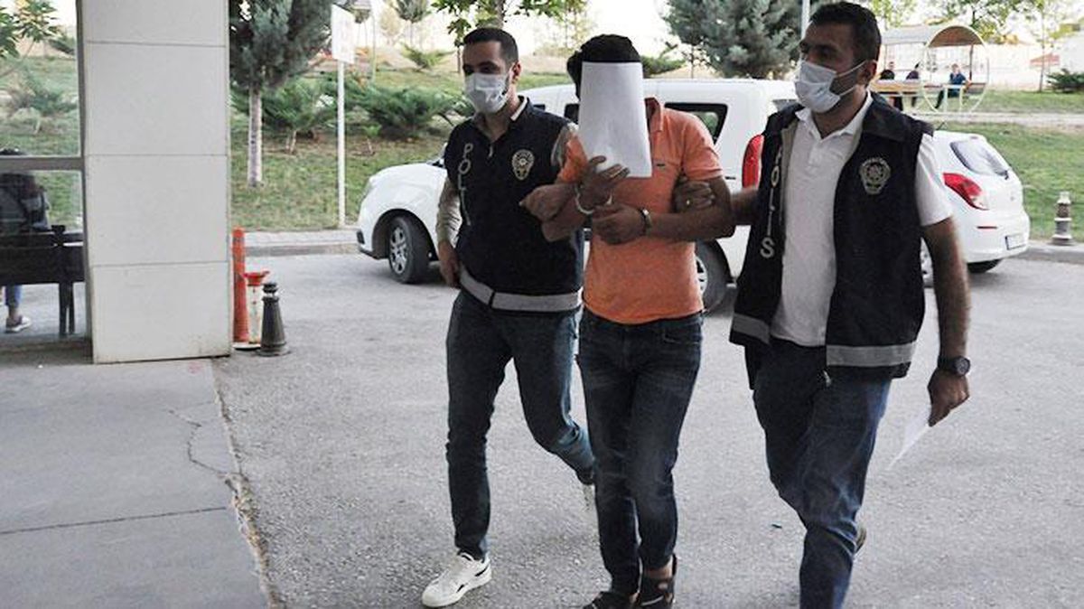 'Hesaplarınızdan terör örgütüne para aktarılıyor' yalanıyla kandırdıkları yaşlı çiftin 160 bin lirasını aldılar