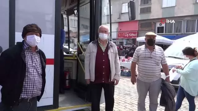 Kan vermek için uzun kuyruklar oluşturdular