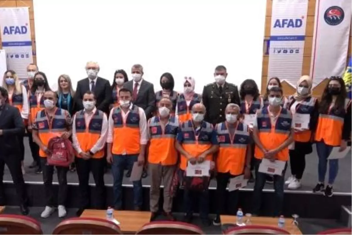 Kırıkkale İl Afad Müdürlüğünce Verilen Eğitimlerin Ardından Kursiyerler Afad Gönüllüsü Olmaya Hak Kazandı