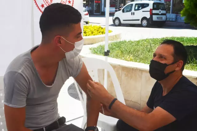 Kovid-19 aşılama oranı en yüksek ikinci kent Amasya'da aşı çadırları kuruldu 2 Kovid-19 aşılama oranı en yüksek ikinci kent Amasya'da aşı çadırları kuruldu