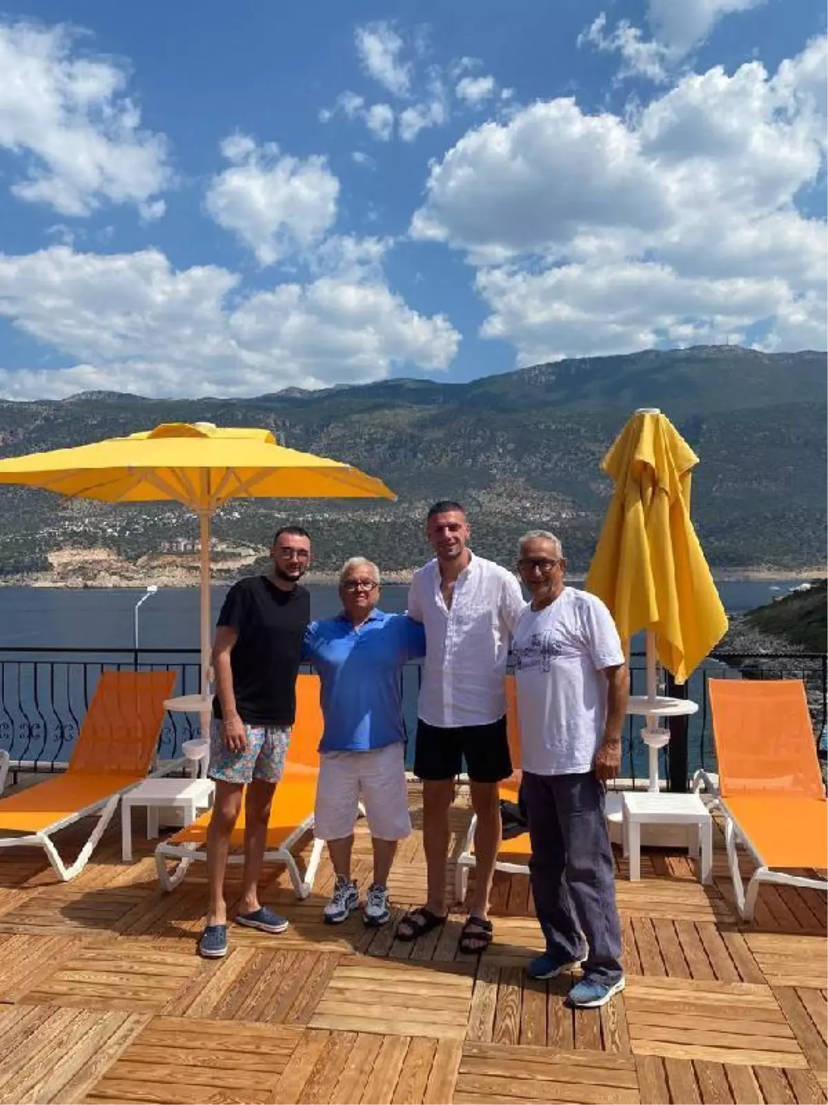 Merih Demiral Kaş'ta tatil yaptı