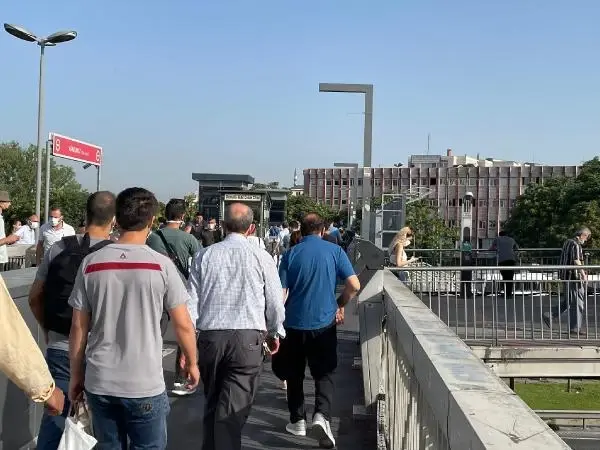 NORMALLEŞMENİN İLK GÜNÜNDE TOPLU TAŞIMADA YOĞUNLUK