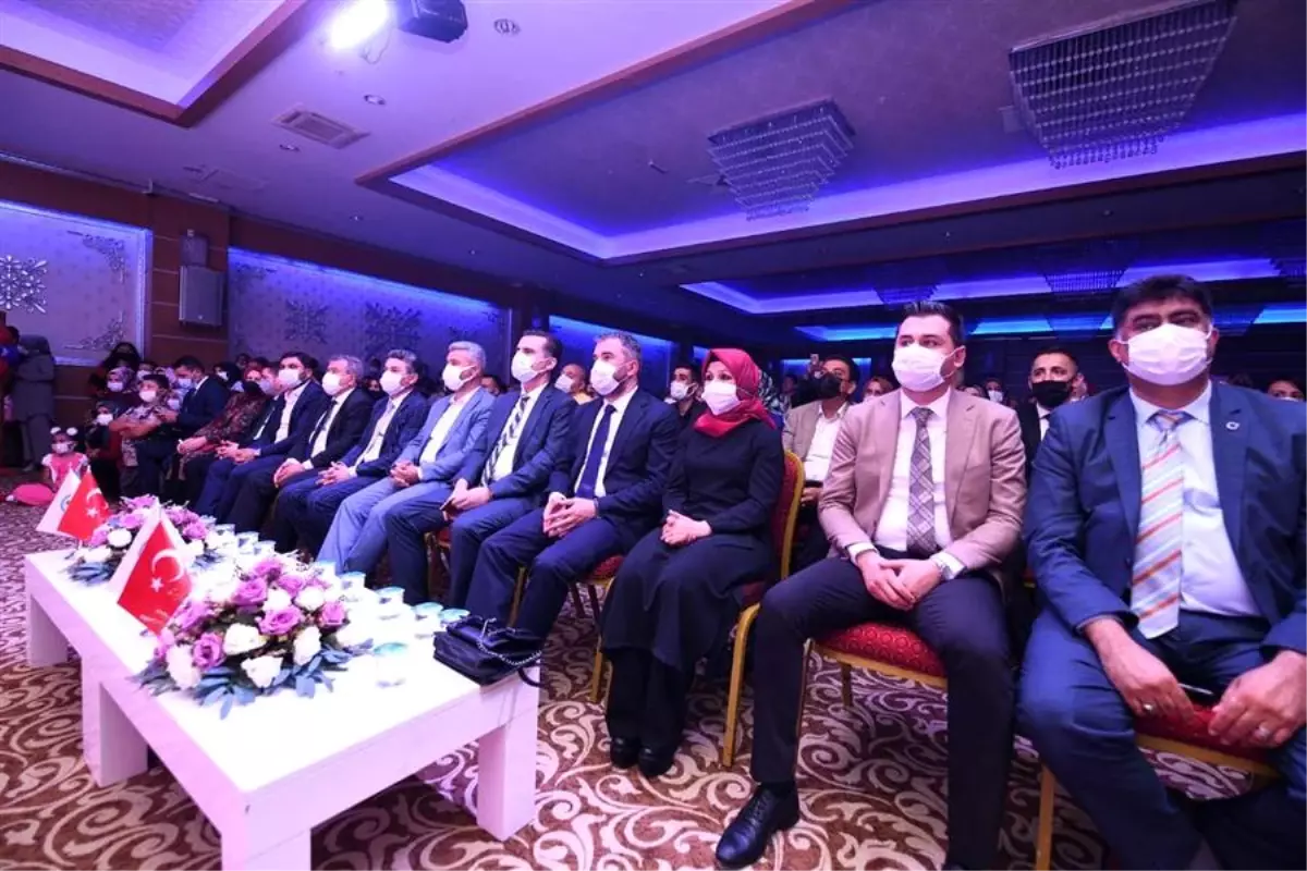Pursaklar'da Miniklerin Mezuniyet Heyecanı
