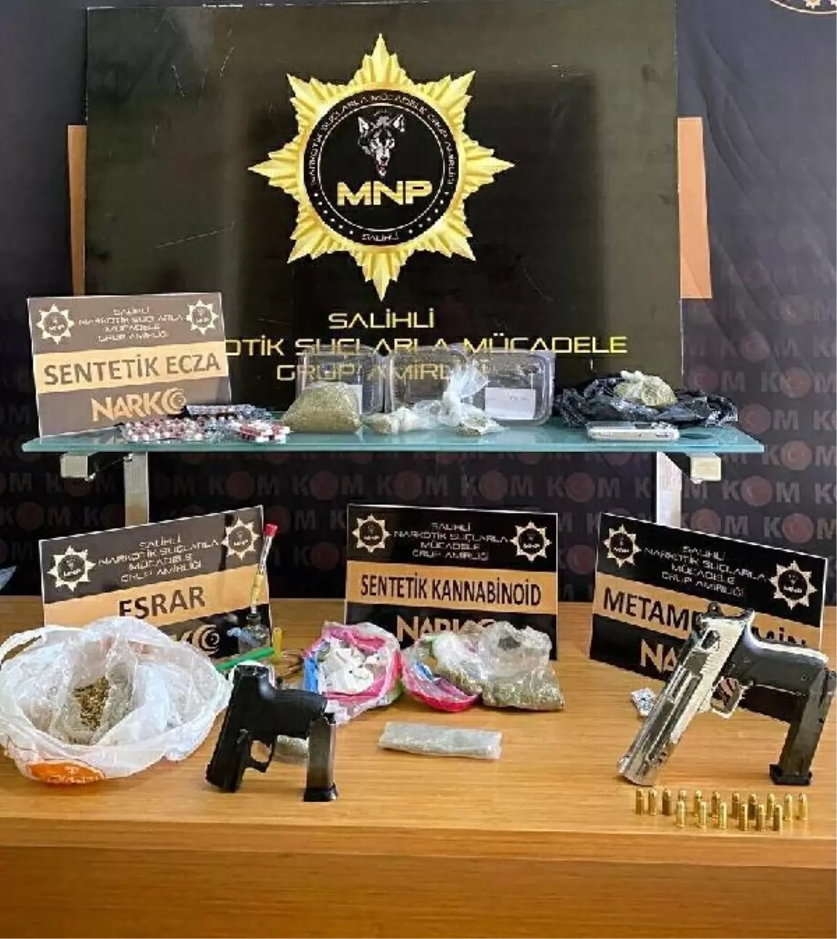 Son dakika haberi... Salihli'de uyuşturucu tacirlerine şafak baskını: 17 gözaltı