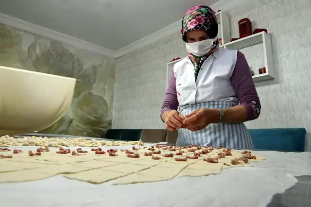 Samsun'un coğrafi işaret tescilli Yakakent mantısı, damakları şenlendiriyor 2 Samsun'un coğrafi işaret tescilli Yakakent mantısı, damakları şenlendiriyor