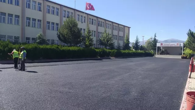 Suşehri'nde çevre düzenleme çalışmaları devam ediyor