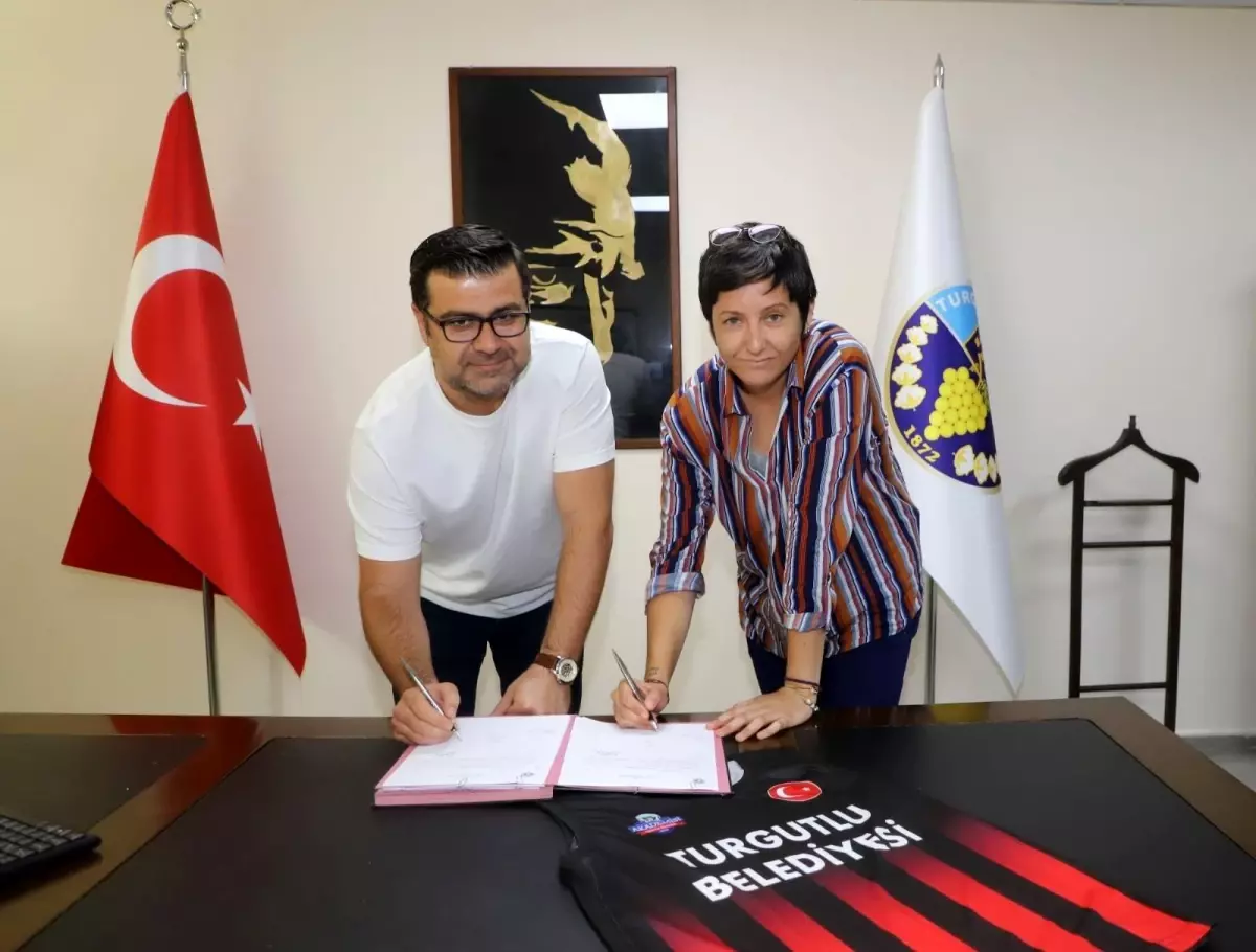 Turgutlu Belediyespor şampiyon hocaya emanet