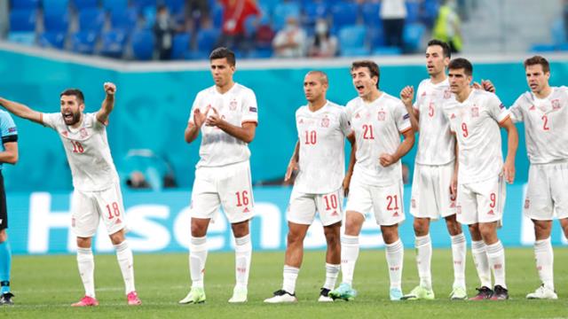 120 dakikası 1-1 biten maçta penaltılarda İsviçre'yi 3-1 mağlup eden İspanya, EURO 2020'de yarı finale çıktı