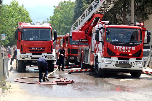 alev alev yanan cati mahalleliyi sokaga doktu 5 14240561 o