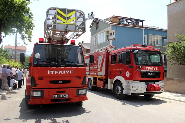 alev alev yanan cati mahalleliyi sokaga doktu 7 14240561 o