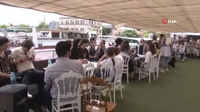 Bayrampaşa Belediyesi'nden üniversite sınavına giren gençlere boğaz turu