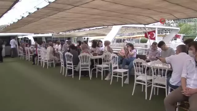 Bayrampaşa Belediyesi'nden üniversite sınavına giren gençlere boğaz turu