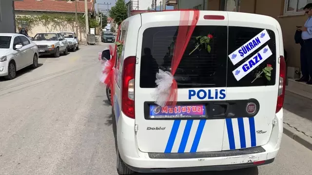 Bekçi, gelin almaya süslenen devriye aracı ile gitti