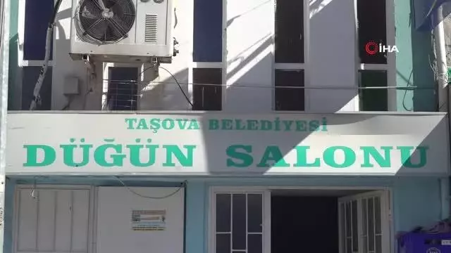 Belediye, üveyik kuşlarının yuvası bozulmasın diye düğün salonunu kiraya vermedi Belediye, üveyik kuşlarının yuvası bozulmasın diye düğün salonunu kiraya vermedi