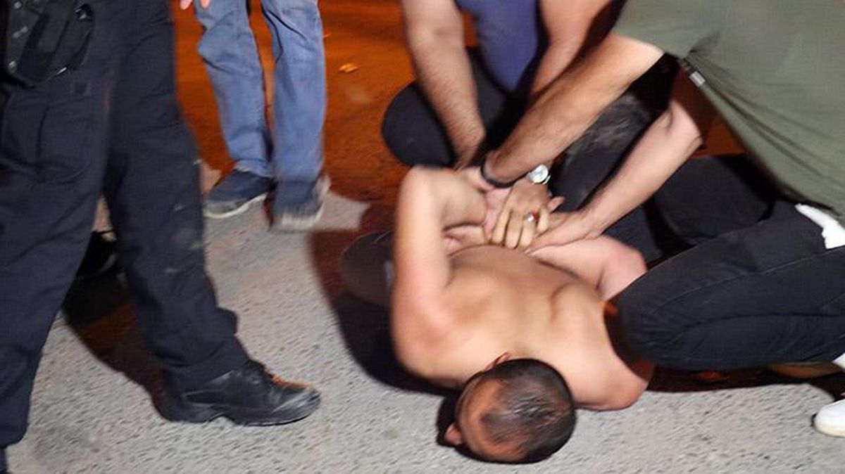 Polis bile zor zapt etti! Ortalığı birbirine katan alkollü genç, olay yerine gelen babasına da küfretti