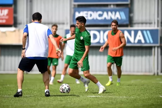 Bursaspor çalışmalarını sıcak havada sürdürdü