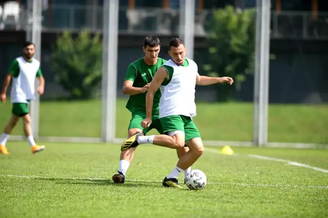 Bursaspor çalışmalarını sıcak havada sürdürdü