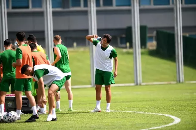Bursaspor çalışmalarını sıcak havada sürdürdü