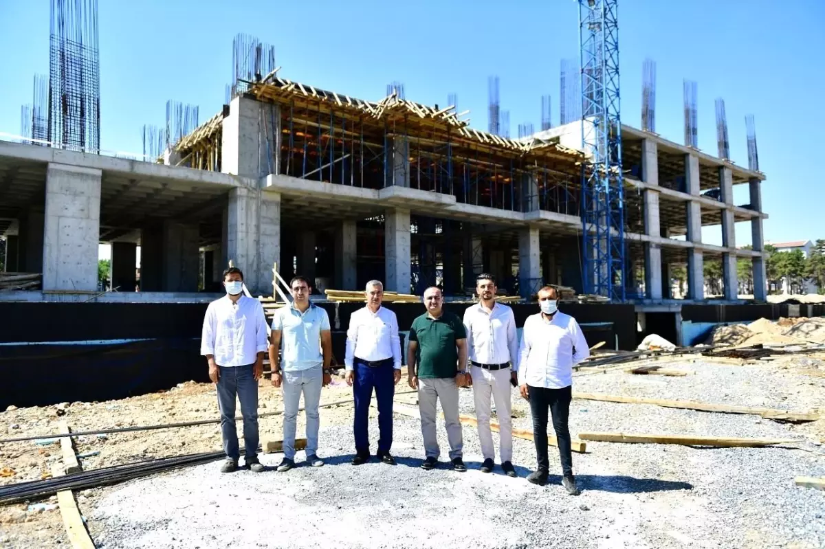 Çınar, yeni belediye hizmet binası inşaat alanındaki çalışmaları inceledi