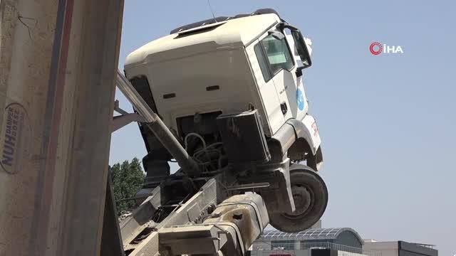 damperi acik kalan kamyon ust gecide carpti 14241553 o