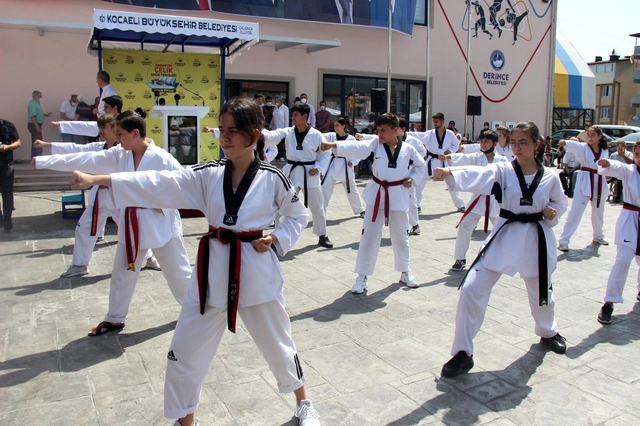derince nin spor kompleksi dualarla hizmete a 4 14241019 o
