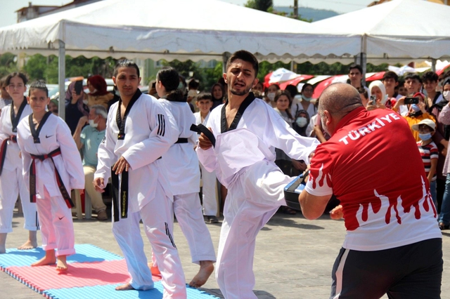 derince nin spor kompleksi dualarla hizmete a 6 14241019 o