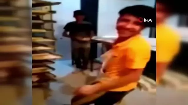 Fırında mide bulandıran görüntü...Ekmek hamuruyla top oynar gibi oynadılar
