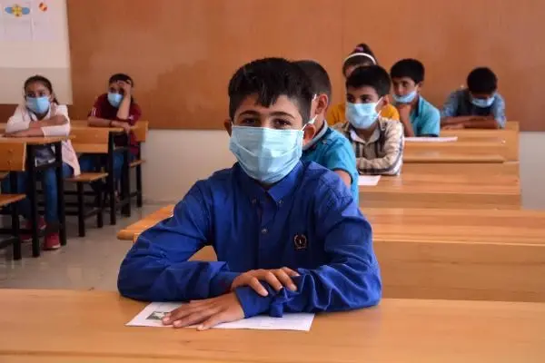KARNELERİNİ ALAN ÖĞRENCİLER ŞEHİT ÖĞRETMENLERİNİ ANDI
