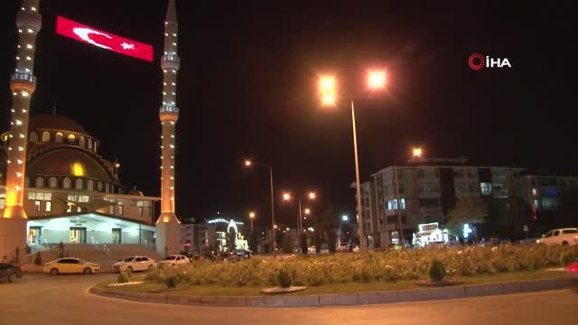 kisitlamalarin kalktigi ilk aksamda vatandasl 14239153 o