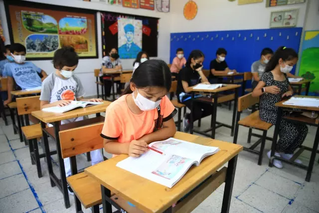 Minik öğrenciler Küçük Hayaller ile yazarlığa ilk adımı attı