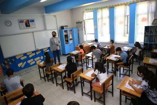 Minik öğrenciler Küçük Hayaller ile yazarlığa ilk adımı attı