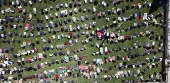Kürtün: Seccadesi çim, kubbesi mavi gökyüzü olan camide namaz kılmanın huzurunu yaşadılar Kürtün: Seccadesi çim, kubbesi mavi gökyüzü olan camide namaz kılmanın huzurunu yaşadılar