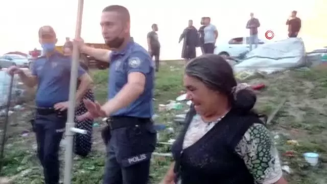 Edirne'de dükkanları sel suları bastı, esnaf malzemelerini kurtarmak için seferber oldu