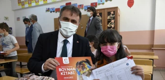 Trabzon ve Gümüşhane'de okullarda öğrenciler karne heyecanı yaşadı