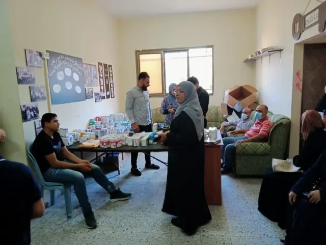 Türkiye mezunu Filistinliler, Batı Şeria'daki Tıp Günü etkinliğinde halka ücretsiz sağlık hizmeti sundu