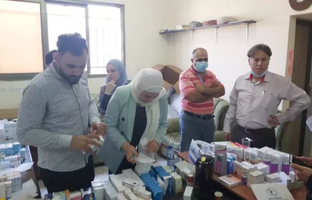 Türkiye mezunu Filistinliler, Batı Şeria'daki Tıp Günü etkinliğinde halka ücretsiz sağlık hizmeti sundu
