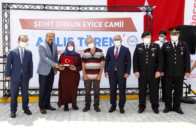 uzman cavusun ismi sehit dustugu camiye veril 7 14241282 o