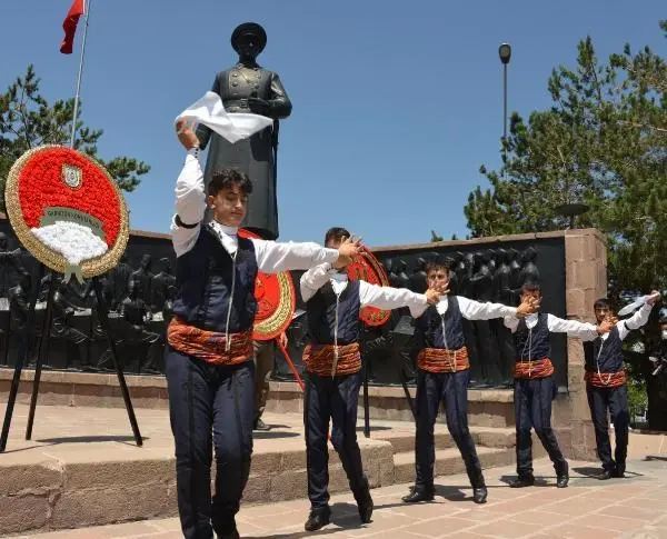 ATATÜRK'ÜN ERZURUM'A GELİŞİNİN 102'NCİ YILI 4 ATATÜRK'ÜN ERZURUM'A GELİŞİNİN 102'NCİ YILI
