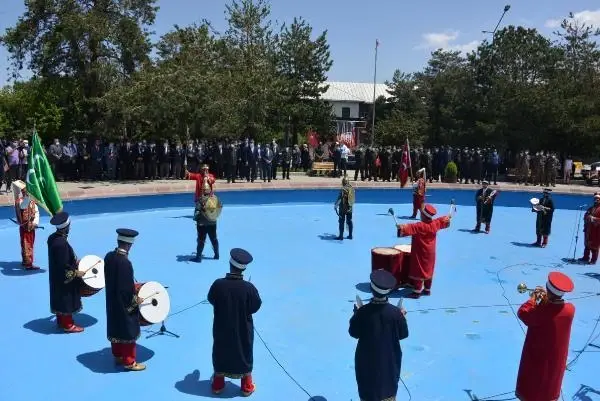 ATATÜRK'ÜN ERZURUM'A GELİŞİNİN 102'NCİ YILI 6 ATATÜRK'ÜN ERZURUM'A GELİŞİNİN 102'NCİ YILI