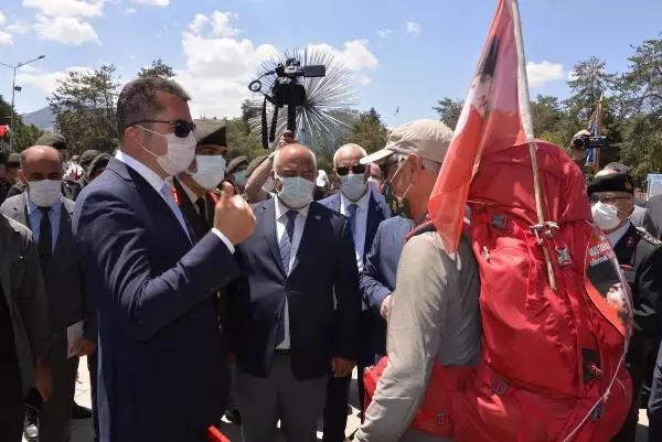 ATATÜRK'ÜN ERZURUM'A GELİŞİNİN 102'NCİ YILI 9 ATATÜRK'ÜN ERZURUM'A GELİŞİNİN 102'NCİ YILI