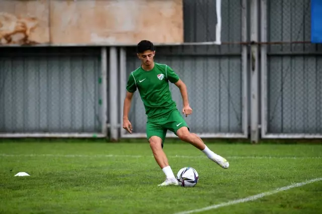 Bursaspor Teknik Direktörü Mustafa Er ve yardımcısı Batalla'dan özel ders