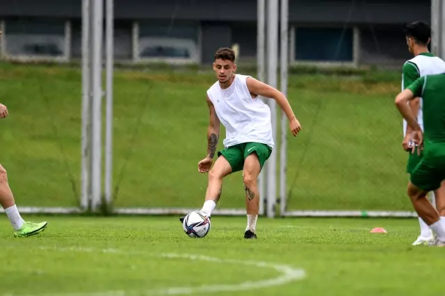 Bursaspor Teknik Direktörü Mustafa Er ve yardımcısı Batalla'dan özel ders